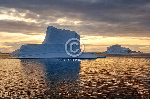 Icebergs - Midnight Sun - Greenland Icebergs - Midnight Sun - Greenland