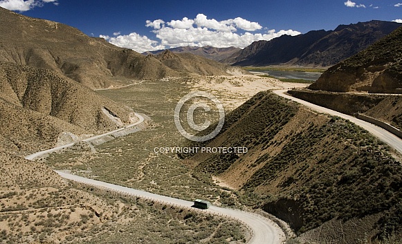 Tibet - Remote road - Tsetang area